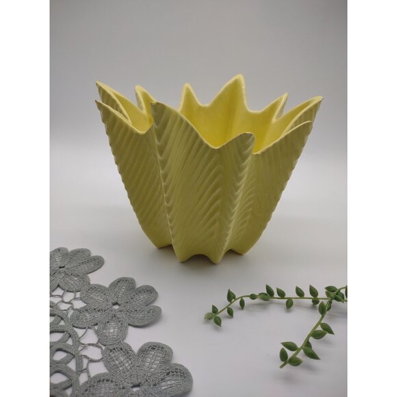 Vintage MCM Shawnee Sunny Yellow Fern Design Ceramic Planter, No Hole, READ - Picture 16 of 17